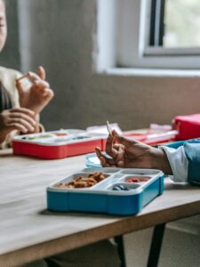 Read more about the article 20 Healthy School Snack Ideas for Busy Parents – No Ice Pack / Refrigeration Required